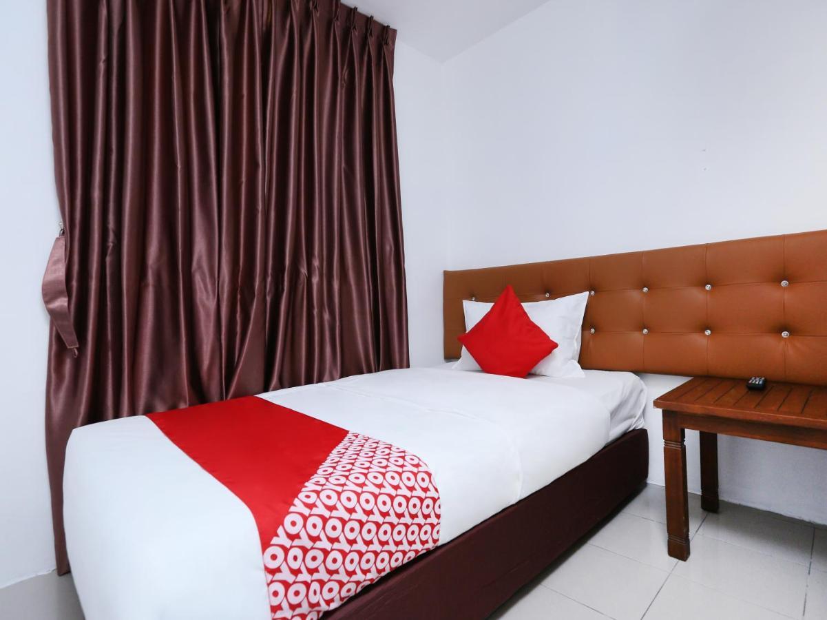 OYO 89672 Eg Hotel Jj Johor Bahru Buitenkant foto